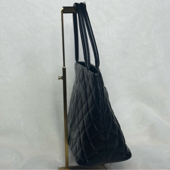 CHANEL CC Black Medallion Caviar Leather Tote - Picture 5 of 17
